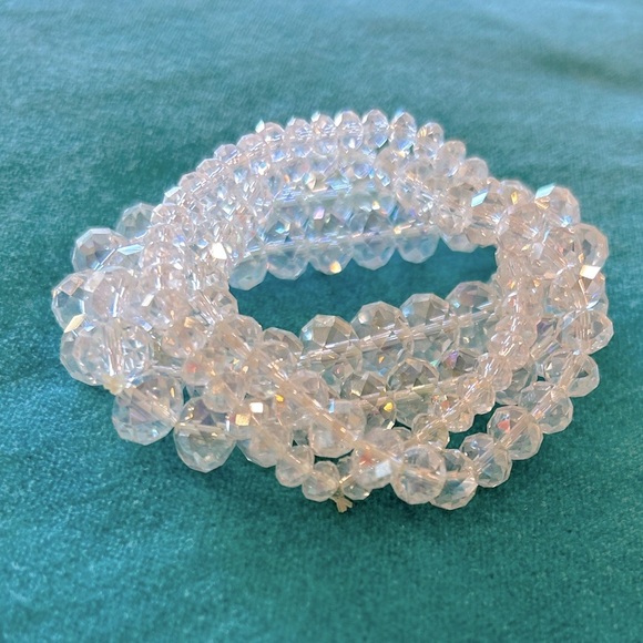 3 /$21⚡️Set of 4 Stretchy Bracelets with Clear, Faceted Beads - Picture 3 of 8